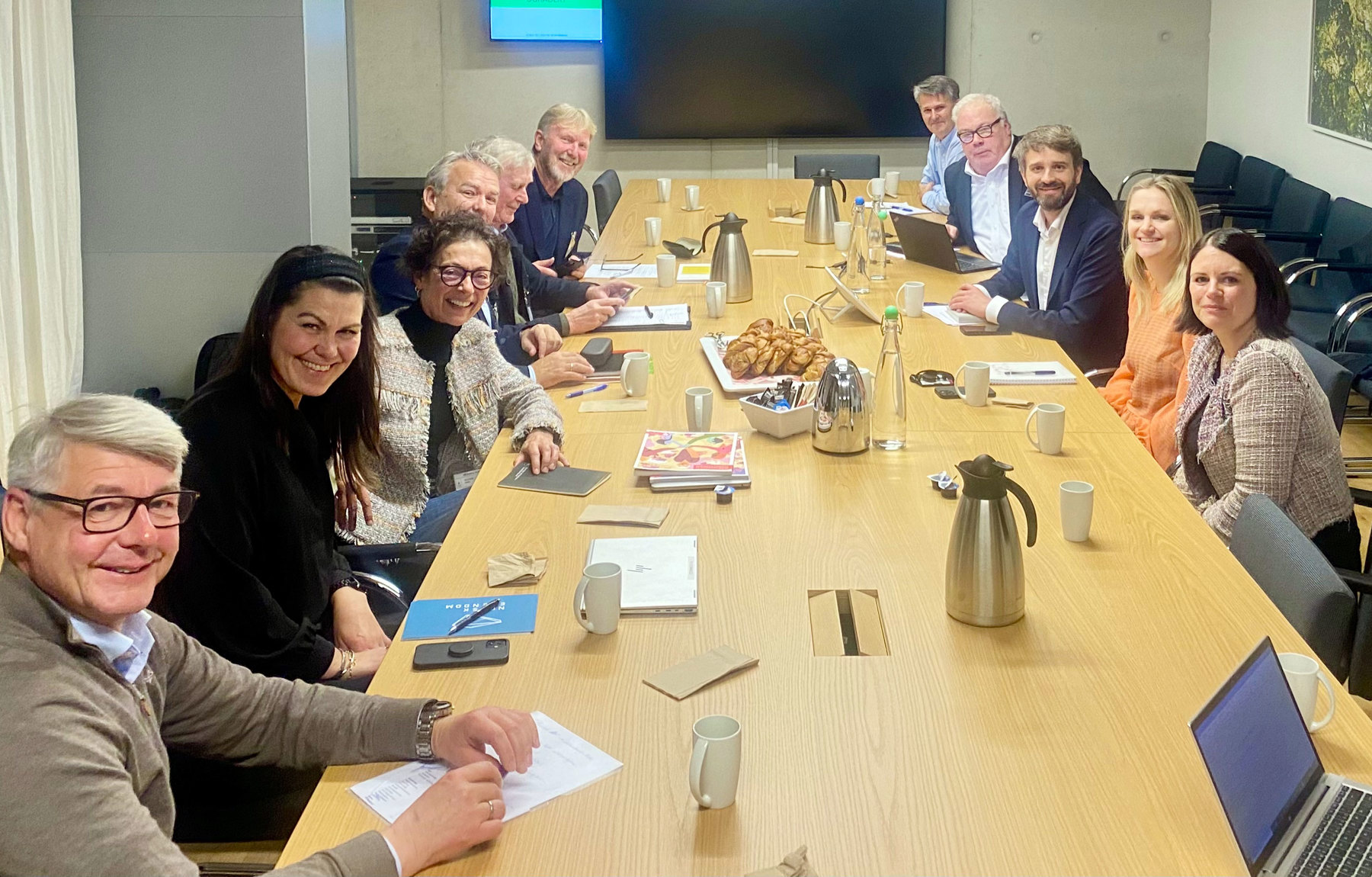 Rundebordsmøte med helse- og omsorgsminister Vestre og inviterte organisasjoner. Foto: NAL / Helse- og omsorgsdepartementet