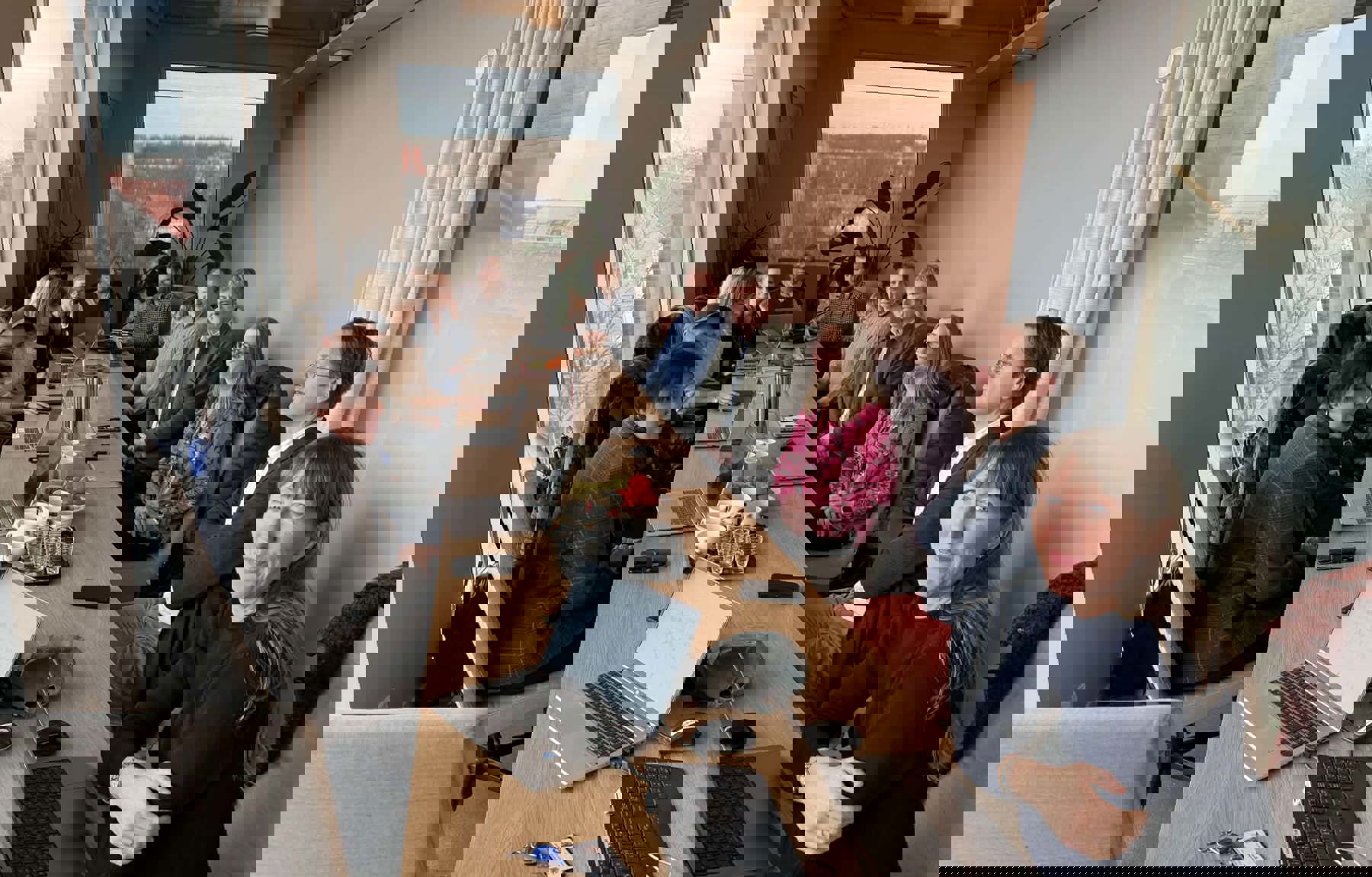 Arkitektforbundet møtte politisk ledelse og de som sitter med bestilleransvar i Tronheim kommune. På agendaen sto deling av kunnskap og erfaringer om hva som skal til for å bli bedre bestillere. Foto: Trondheim kommune