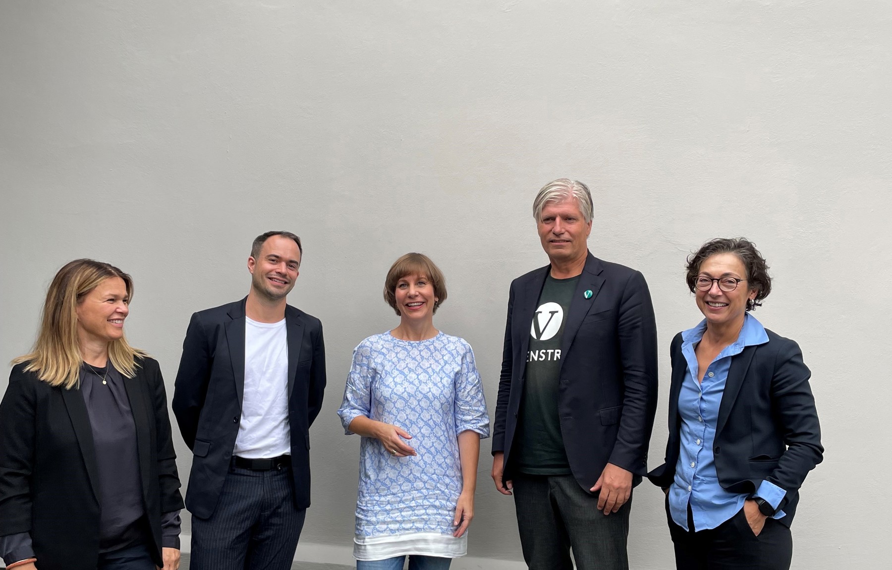 Fra venstre: Lise Larstuvold, ansvarlig Bylivsenteret, Daniel Lund Godbolt, fagrådgiver, Camilla Moneta, fagsjef, Ola Elvestuen, Venstre, Kari Bucher, generalsekretær Foto: NAL