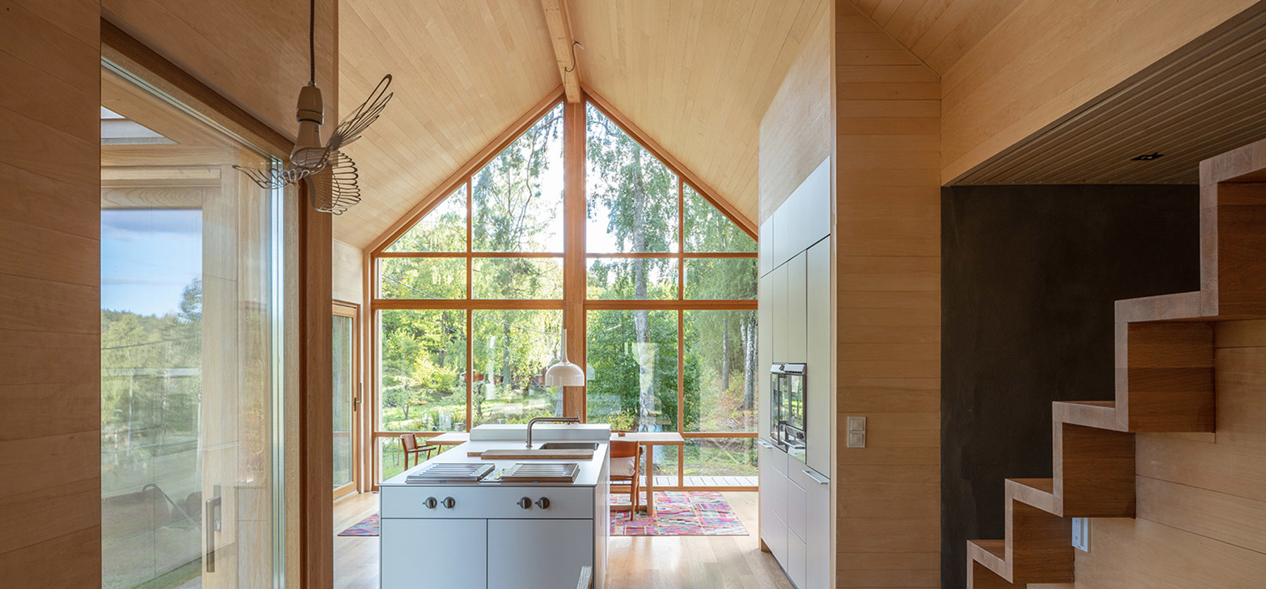 Foto: Jonas Adolfsen (https://www.oslotre.no/project/hytte-bronnoya/)