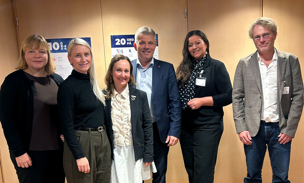 Fra venstre: Kaia Kosonen Geiran (NIL), Line Steine Oma (NLA), Silje Andrea Sæverud (Afag), statsråd Bjørnar Skjæran, Tina Larsen (NAL) og Steinar Skjerdingstad (Arkitektbedriftene)