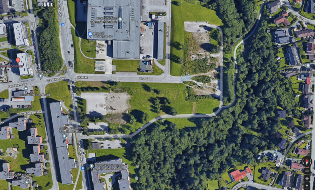 Flybilde Yrkesskoleveien 18 - tomt i midten