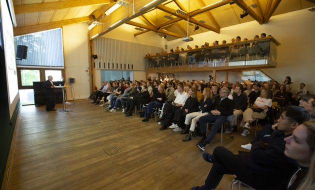 Forelesning med Jonathan Sergison. Foto: Alex Asensi