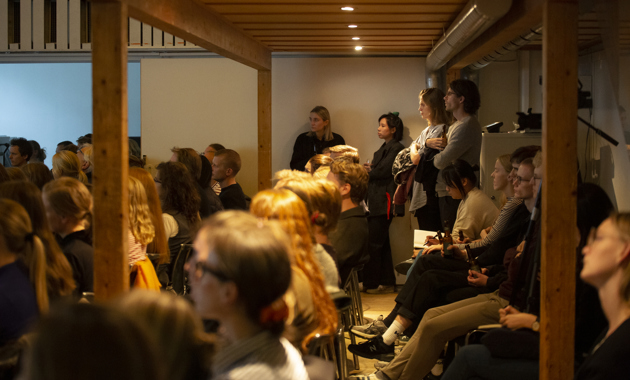 Forelesning med Jonathan Sergison. Foto: Alex Asensi